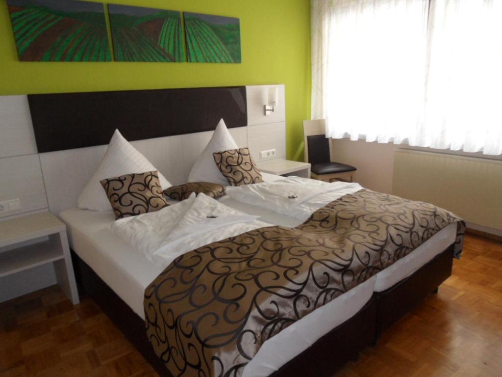 Hotel Gasthof Zum Engel - Gaestehaus Кюнцельзау Екстер'єр фото