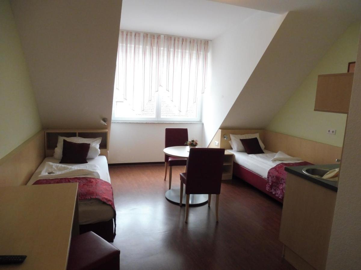 Hotel Gasthof Zum Engel - Gaestehaus Кюнцельзау Екстер'єр фото
