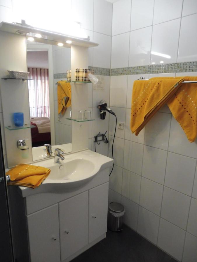 Hotel Gasthof Zum Engel - Gaestehaus Кюнцельзау Екстер'єр фото